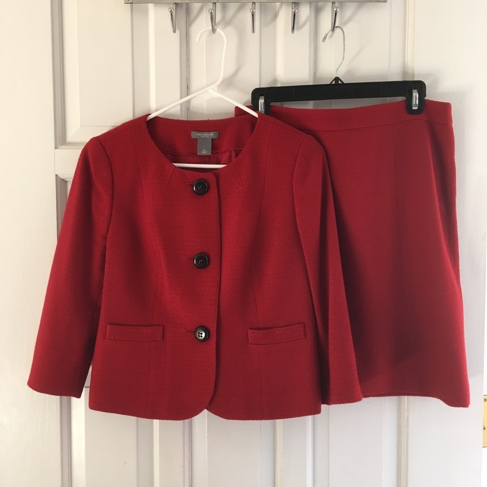 Vguc Ann Taylor dark red skirt suit